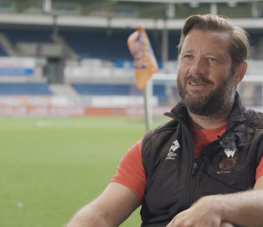 – Det er en balanse mellom å være streng og litt faderlig